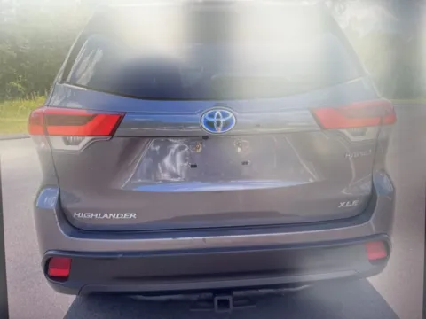 More photos of 2019 Toyota Highlander Hybrid XLE at CarFive Nashua, NH, NH