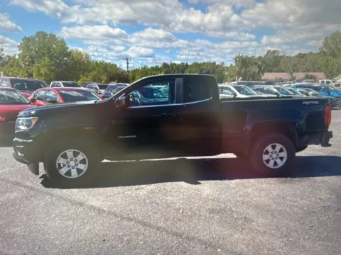 Photos of 2020 Chevrolet Colorado Work Truck for sale in Nashua, NH at CarFive Nashua, NH