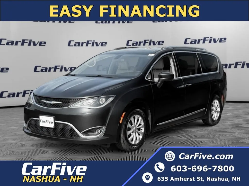 Black 2018 Chrysler Pacifica Touring L for sale in Nashua, NH