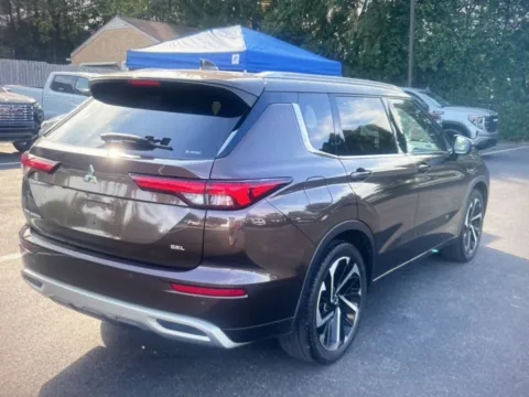 More photos of 2022 Mitsubishi Outlander SEL at CarFive Nashua, NH, NH