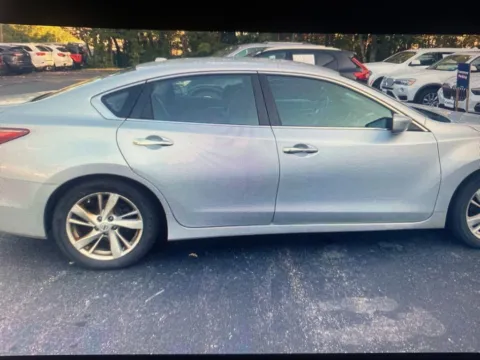 More photos of 2013 Nissan Altima 2.5 SV at CarFive Nashua, NH, NH