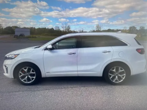 Photos of 2019 Kia Sorento SX for sale in Nashua, NH at CarFive Nashua, NH