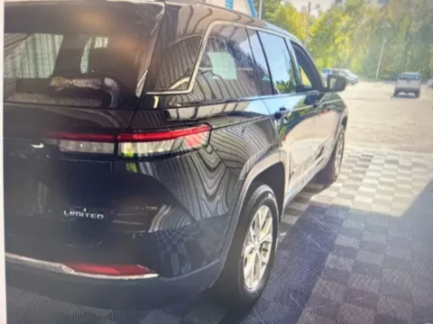 More photos of 2023 Jeep Grand Cherokee Limited at CarFive Nashua, NH, NH