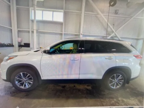 Photos of 2019 Toyota Highlander XLE for sale in Nashua, NH at CarFive Nashua, NH