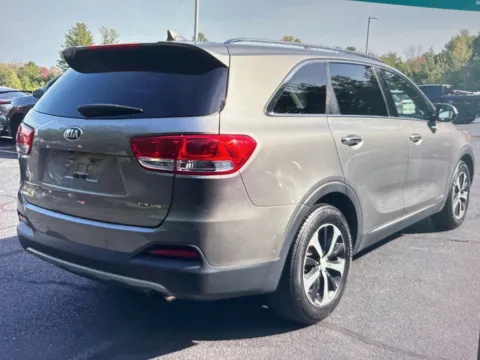 More photos of 2016 Kia Sorento EX at CarFive Nashua, NH, NH