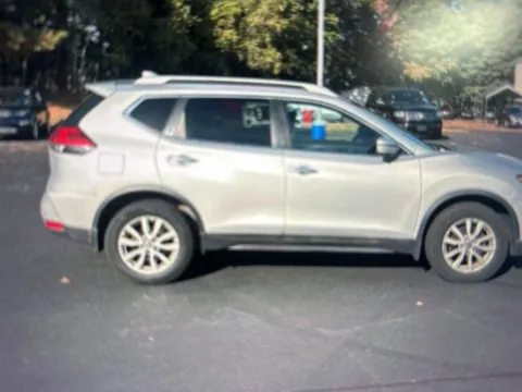 More photos of 2017 Nissan Rogue SV at CarFive Nashua, NH, NH