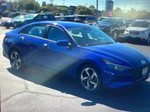 More photos of 2023 Hyundai Elantra SEL at CarFive Nashua, NH, NH