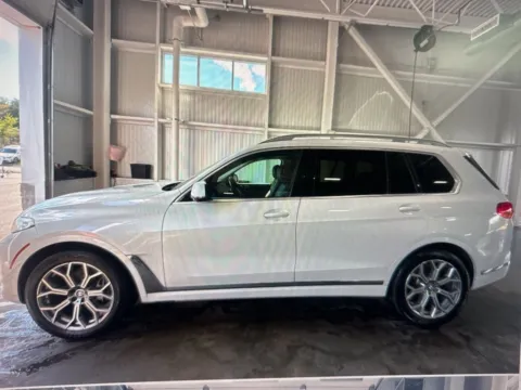 Photos of 2020 BMW X7 xDrive40i for sale in Nashua, NH at CarFive Nashua, NH