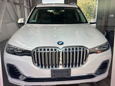 More photos of 2020 BMW X7 xDrive40i at CarFive Nashua, NH, NH