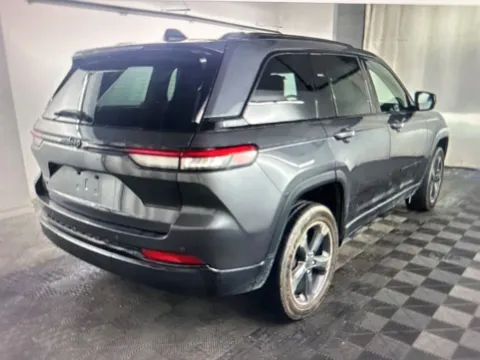 More photos of 2022 Jeep Grand Cherokee Altitude at CarFive Nashua, NH, NH