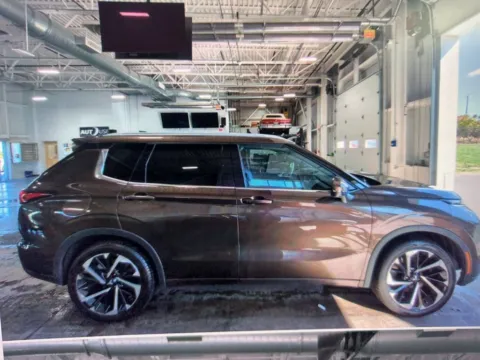 More photos of 2022 Mitsubishi Outlander SEL at CarFive Nashua, NH, NH