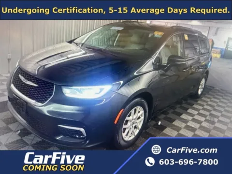 Black 2021 Chrysler Pacifica Touring L for sale in Nashua, NH