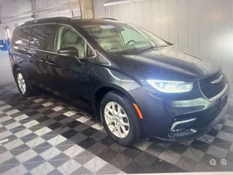 More photos of 2021 Chrysler Pacifica Touring L at CarFive Nashua, NH, NH