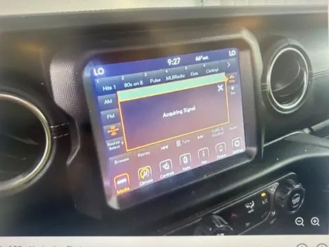 More photos of 2022 Jeep Gladiator Overland at CarFive Nashua, NH, NH