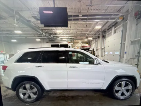 More photos of 2014 Jeep Grand Cherokee Limited at CarFive Nashua, NH, NH