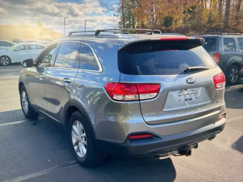 Photos of 2018 Kia Sorento LX for sale in Nashua, NH at CarFive Nashua, NH