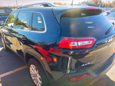 More photos of 2016 Jeep Cherokee Latitude at CarFive Nashua, NH, NH