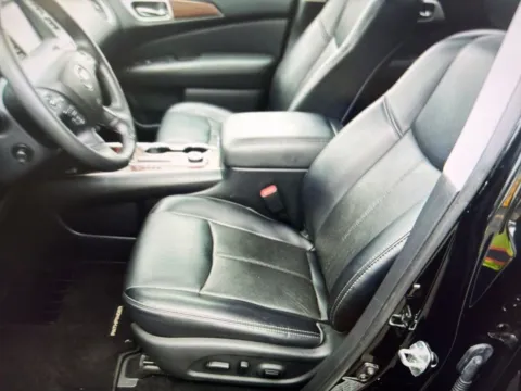 More photos of 2020 Nissan Pathfinder Platinum at CarFive Nashua, NH, NH