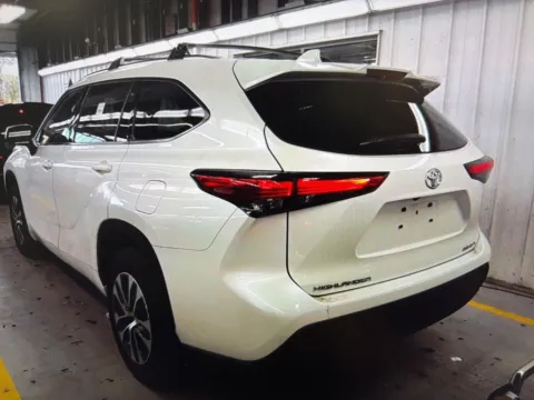 Photos of 2021 Toyota Highlander XLE for sale in Nashua, NH at CarFive Nashua, NH