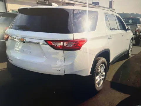 More photos of 2021 Chevrolet Traverse LT Leather at CarFive Nashua, NH, NH