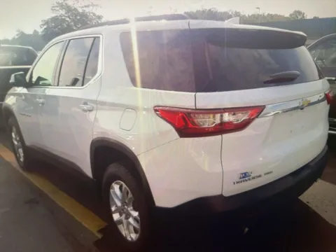 Photos of 2021 Chevrolet Traverse LT Leather for sale in Nashua, NH at CarFive Nashua, NH