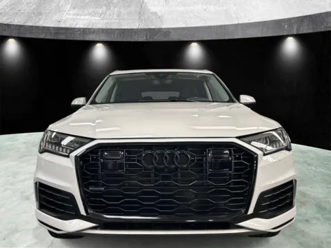 Photos of 2024 Audi Q7 Premium Plus 55 TFSI quattro for sale in Yonkers, NY at Yonkers Automall