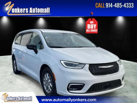 White 2024 Chrysler Pacifica Touring L for sale in Yonkers, NY