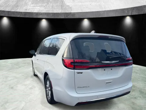 More photos of 2024 Chrysler Pacifica Touring L at Yonkers Automall, NY