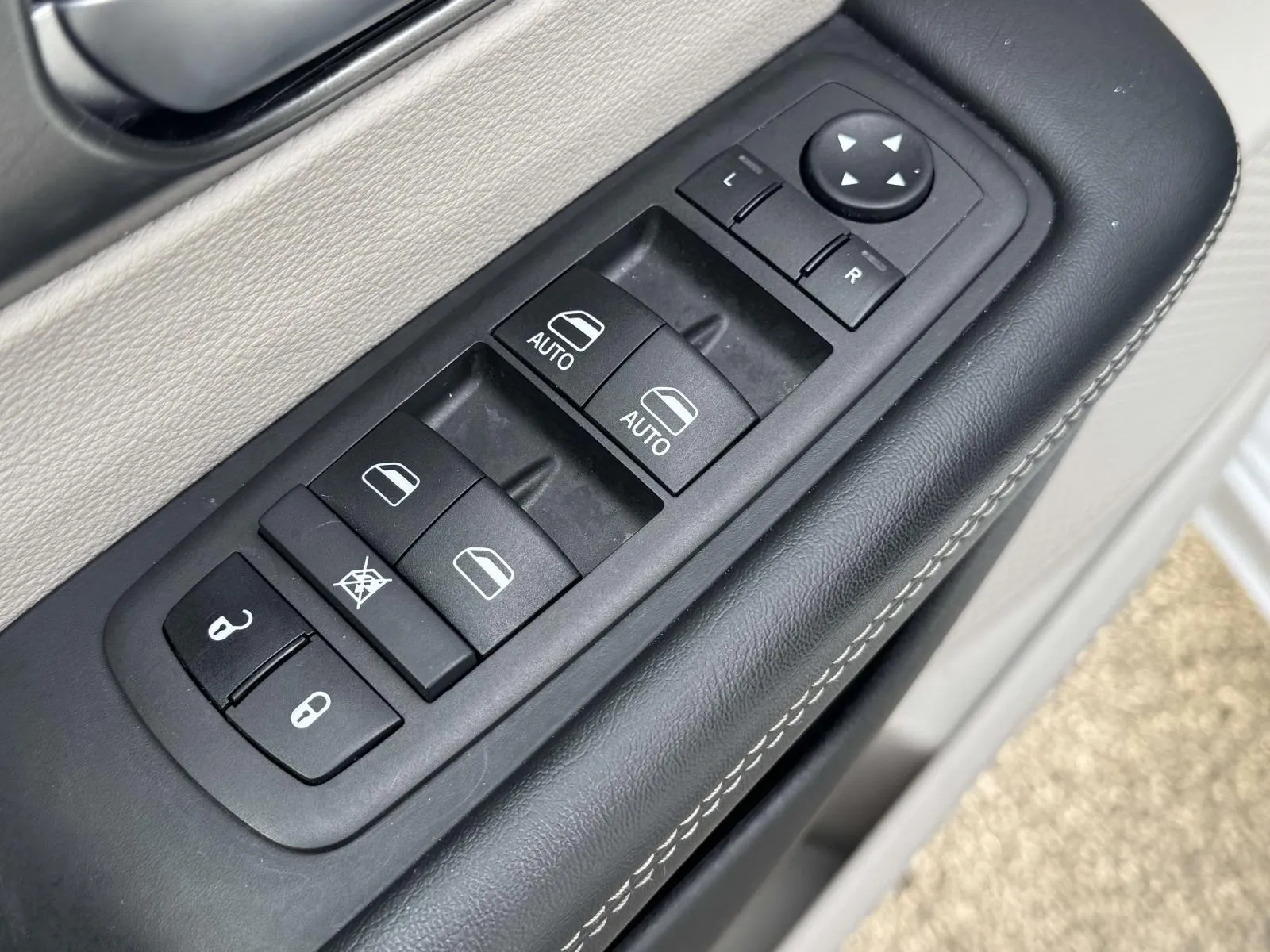 2024 Chrysler Pacifica Touring L - Photo 13