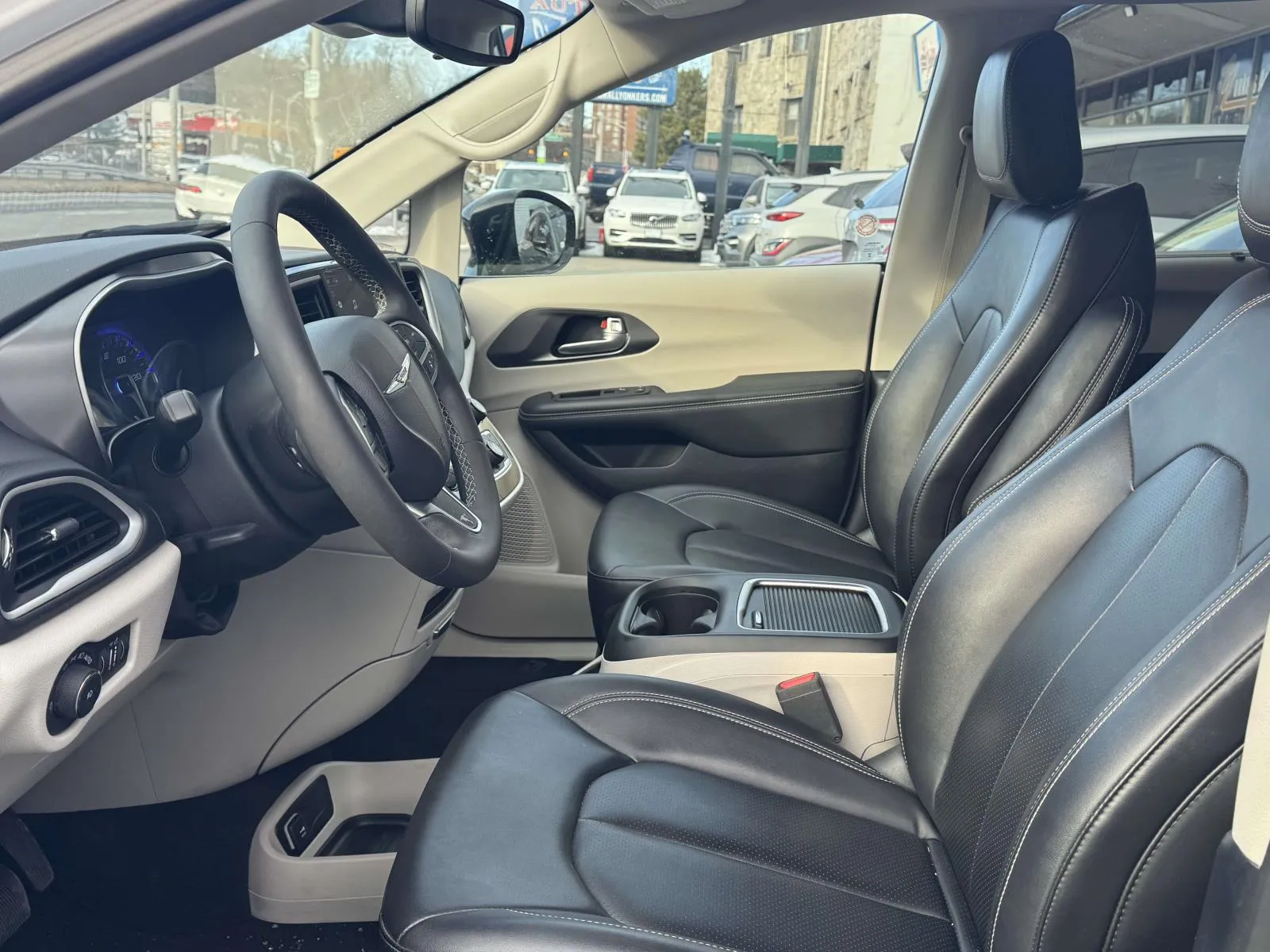 2024 Chrysler Pacifica Touring L - Photo 14
