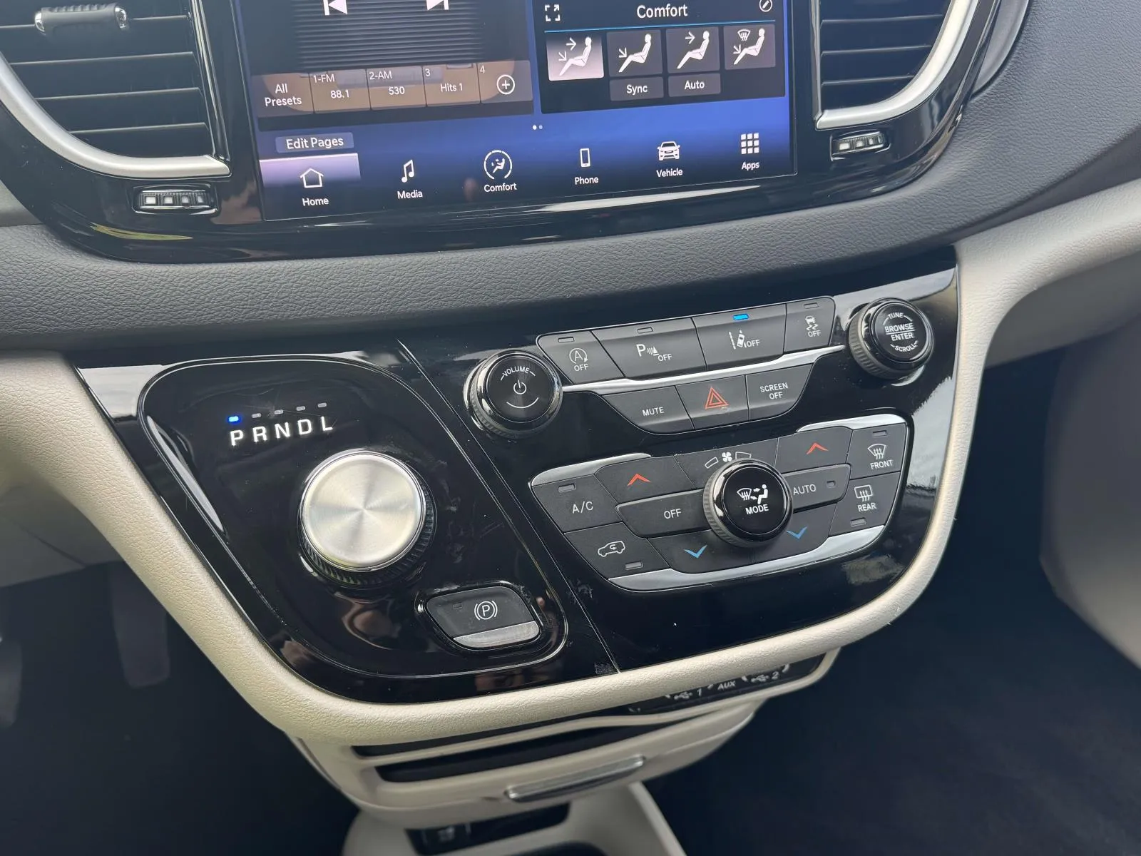 2024 Chrysler Pacifica Touring L - Photo 25