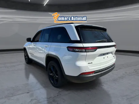More photos of 2023 Jeep Grand Cherokee Limited 4x4 at Yonkers Automall, NY
