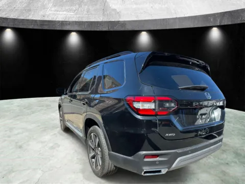 More photos of 2023 Honda Pilot Touring at Yonkers Automall, NY