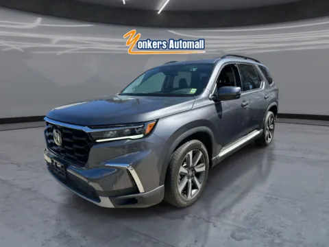 More photos of 2023 Honda Pilot Touring AWD at Yonkers Automall, NY