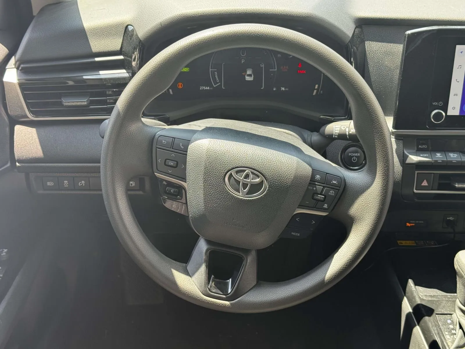 2025 Toyota Camry LE - Photo 12
