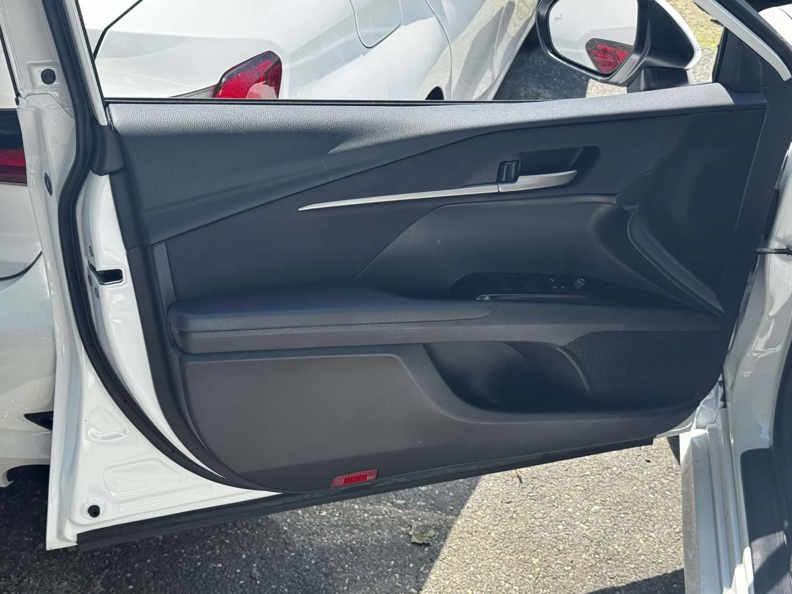2025 Toyota Camry LE - Photo 13