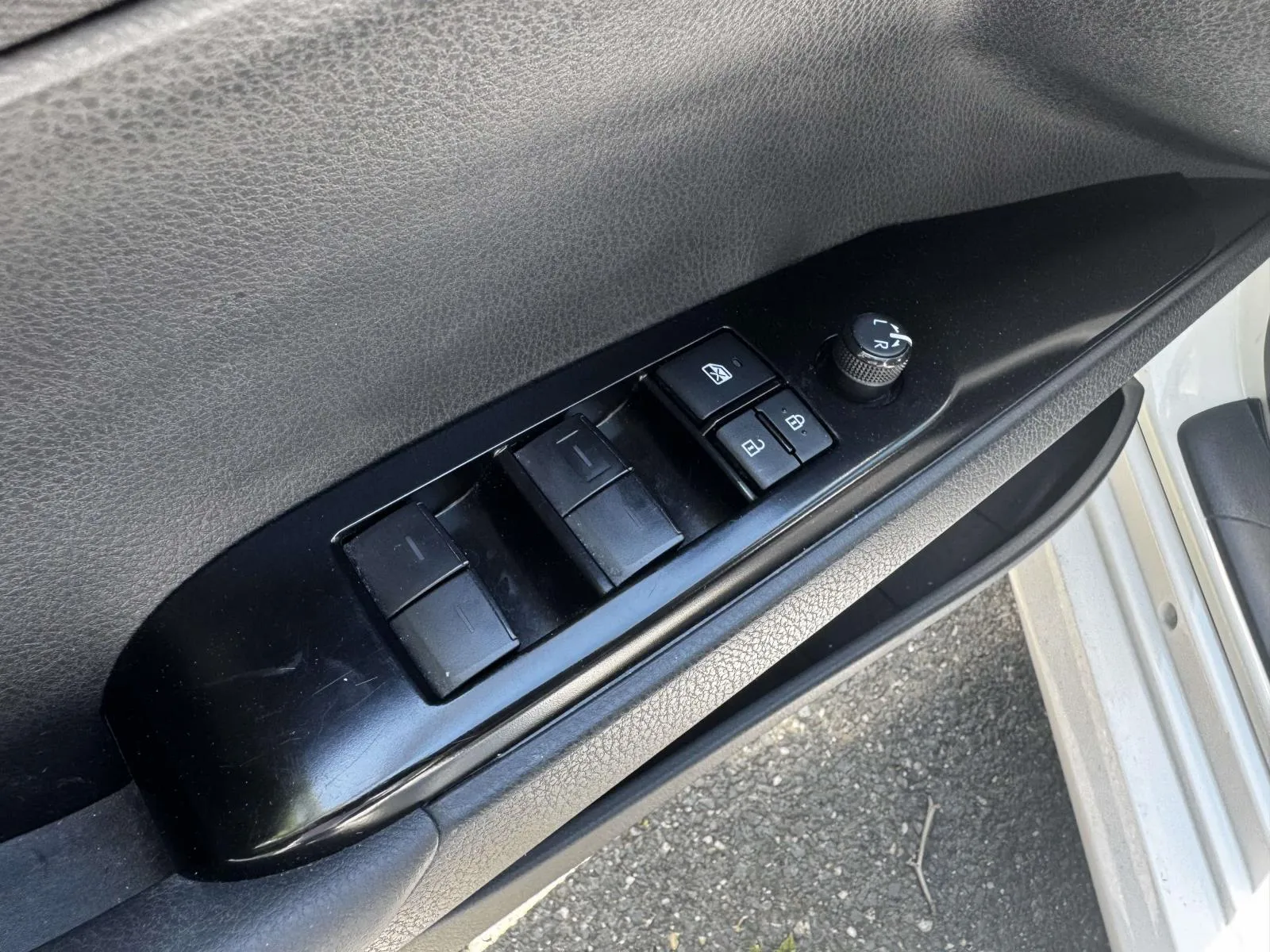 2025 Toyota Camry LE - Photo 14