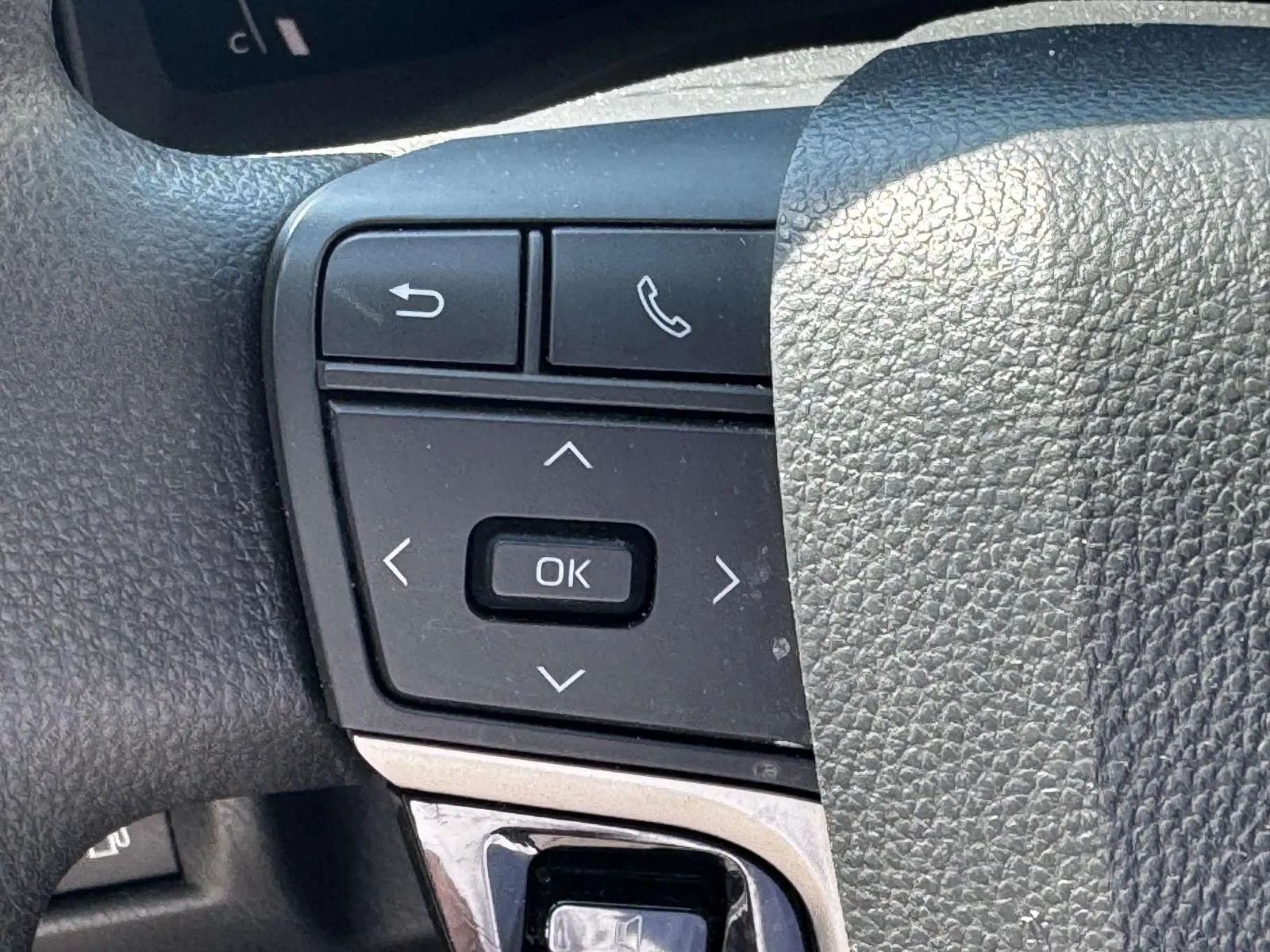 2025 Toyota Camry LE - Photo 17