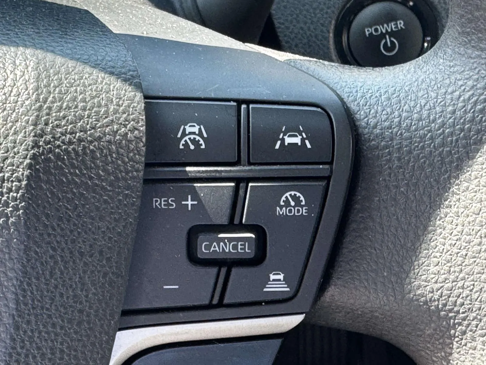 2025 Toyota Camry LE - Photo 18