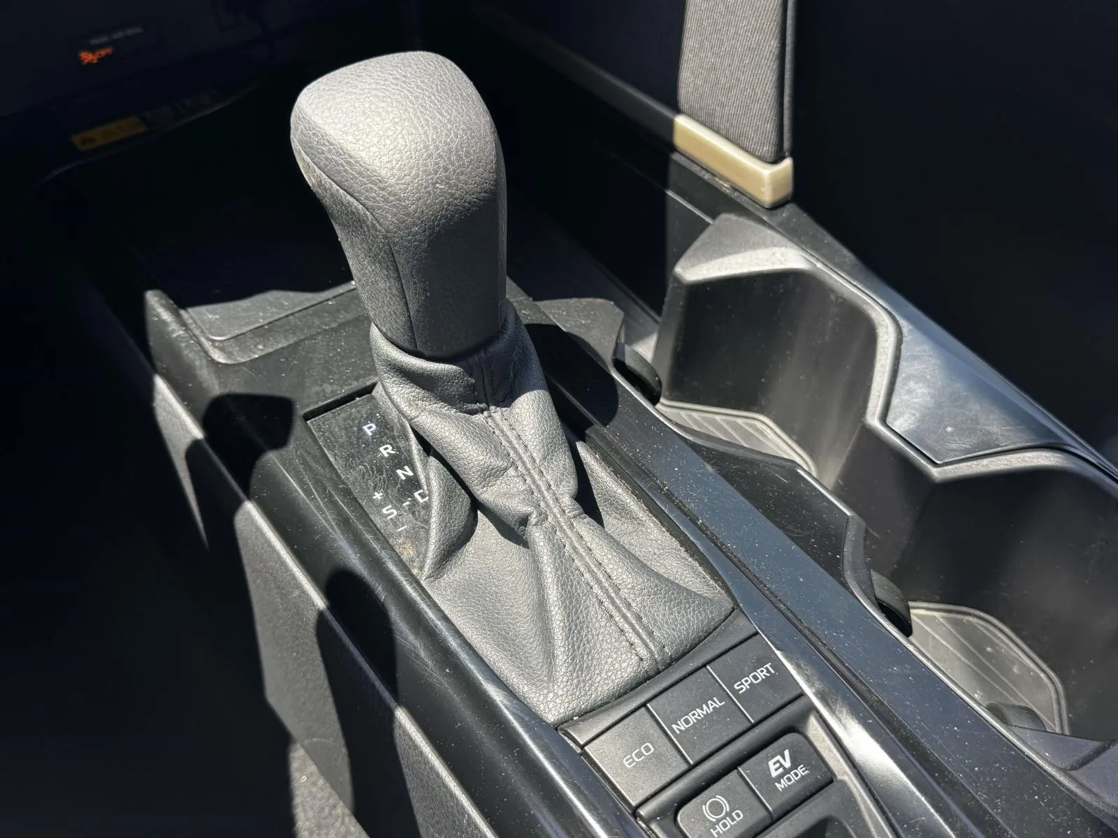 2025 Toyota Camry LE - Photo 26