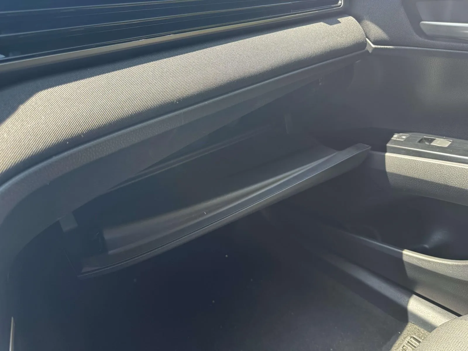2025 Toyota Camry LE - Photo 29