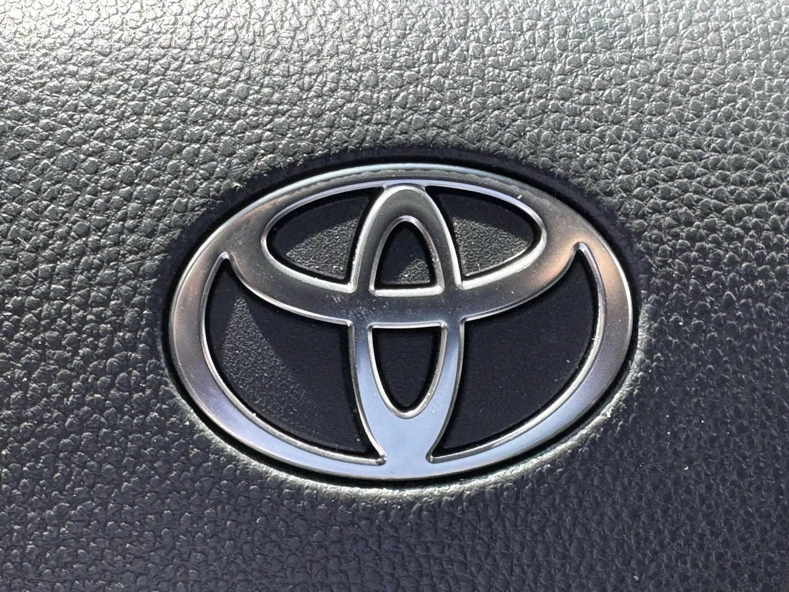 2025 Toyota Camry LE - Photo 30
