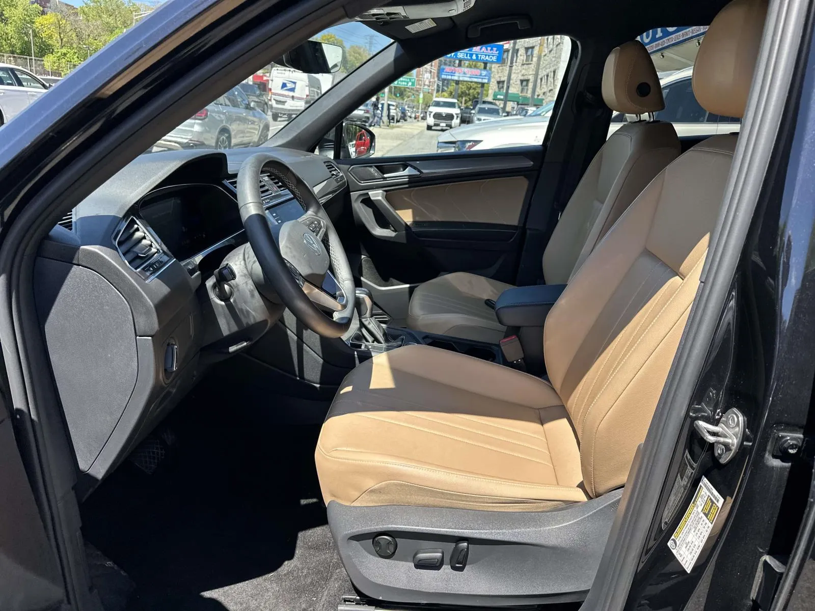 2023 Volkswagen Tiguan SE - Photo 12