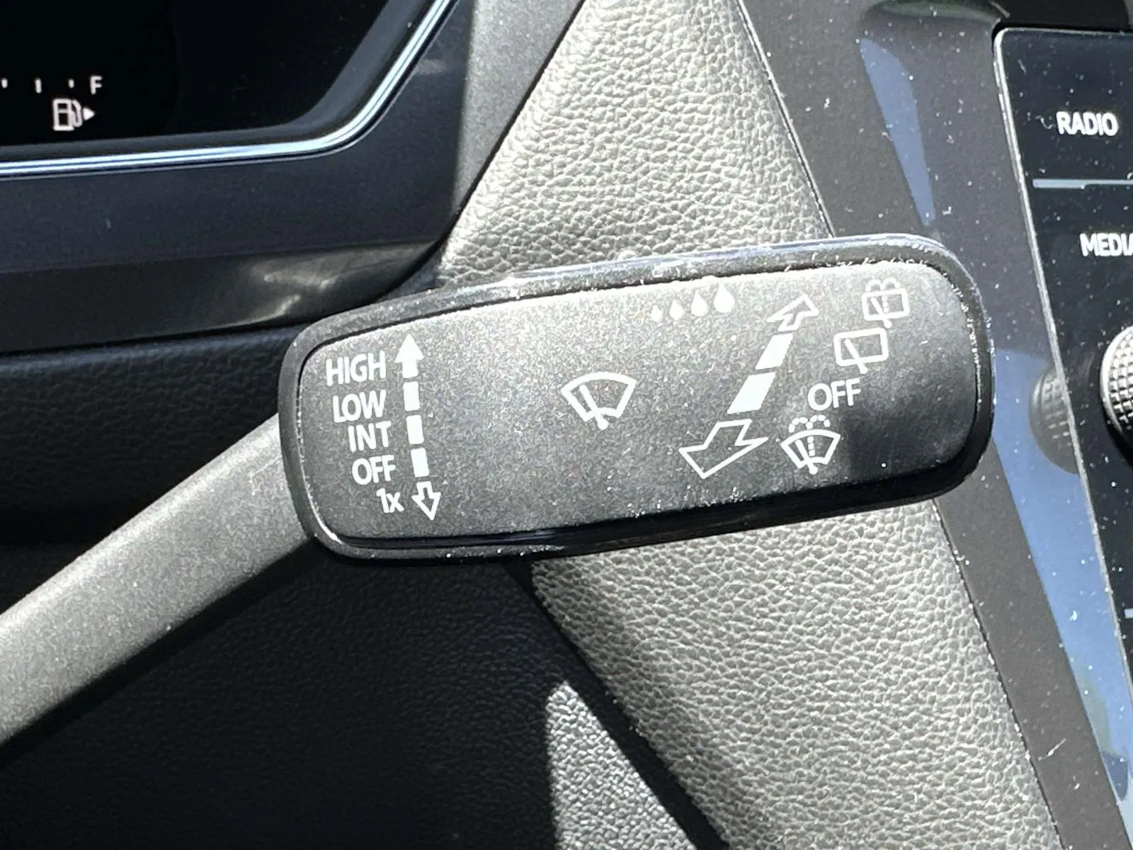 2023 Volkswagen Tiguan SE - Photo 31