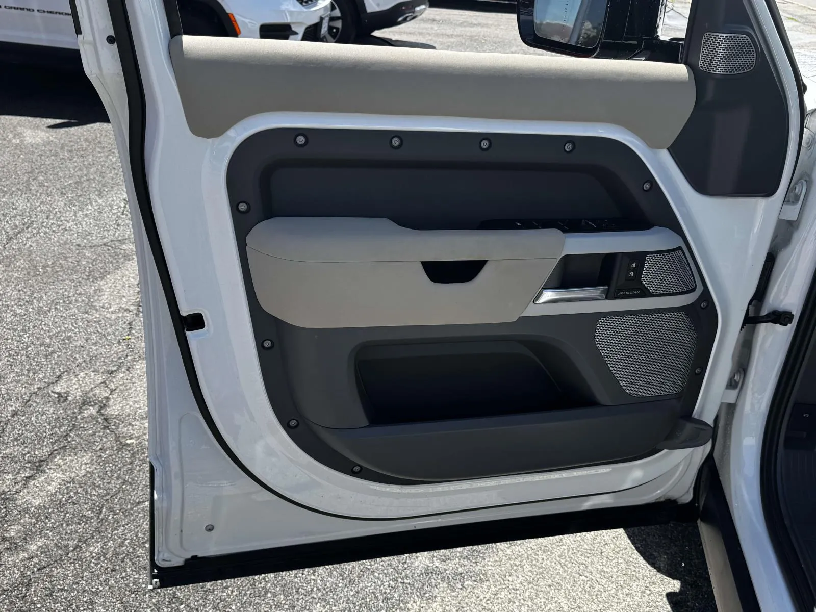 2023 Land Rover Defender S - Photo 16