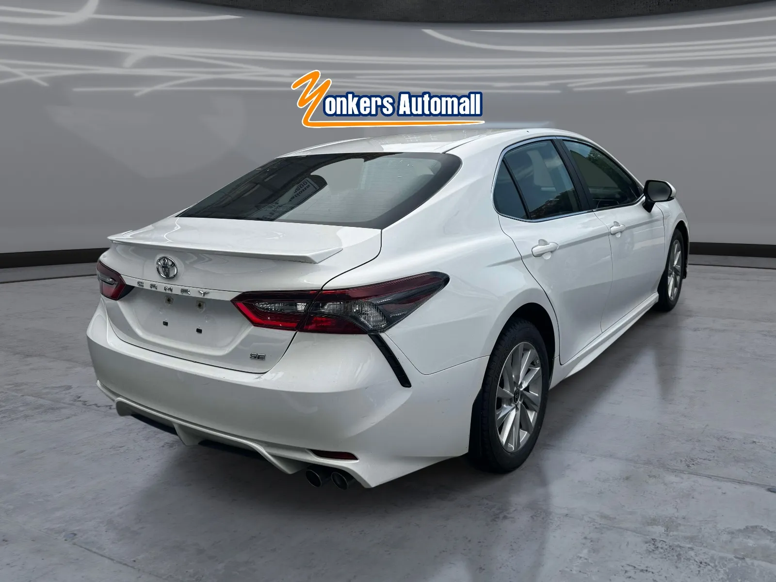 2023 Toyota Camry SE - Photo 4