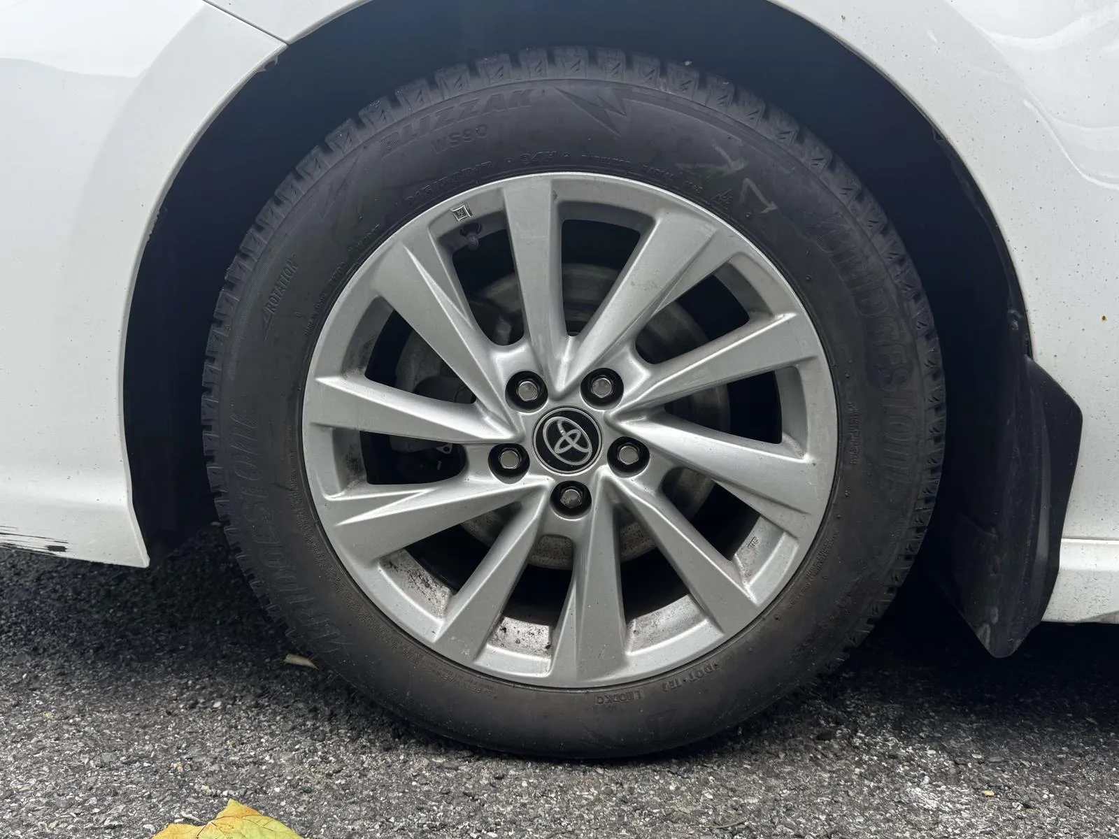 2023 Toyota Camry SE - Photo 6