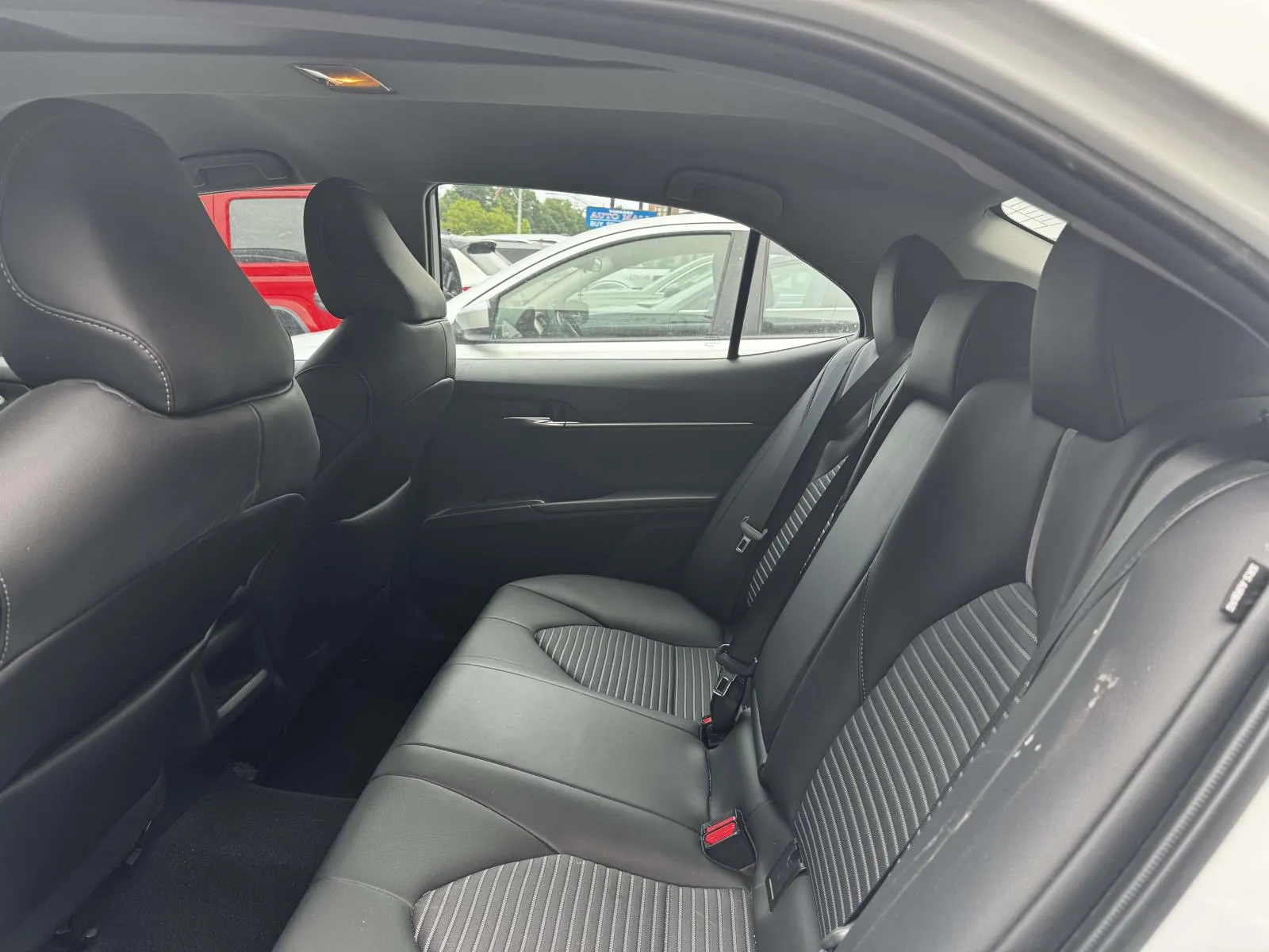 2023 Toyota Camry SE - Photo 9