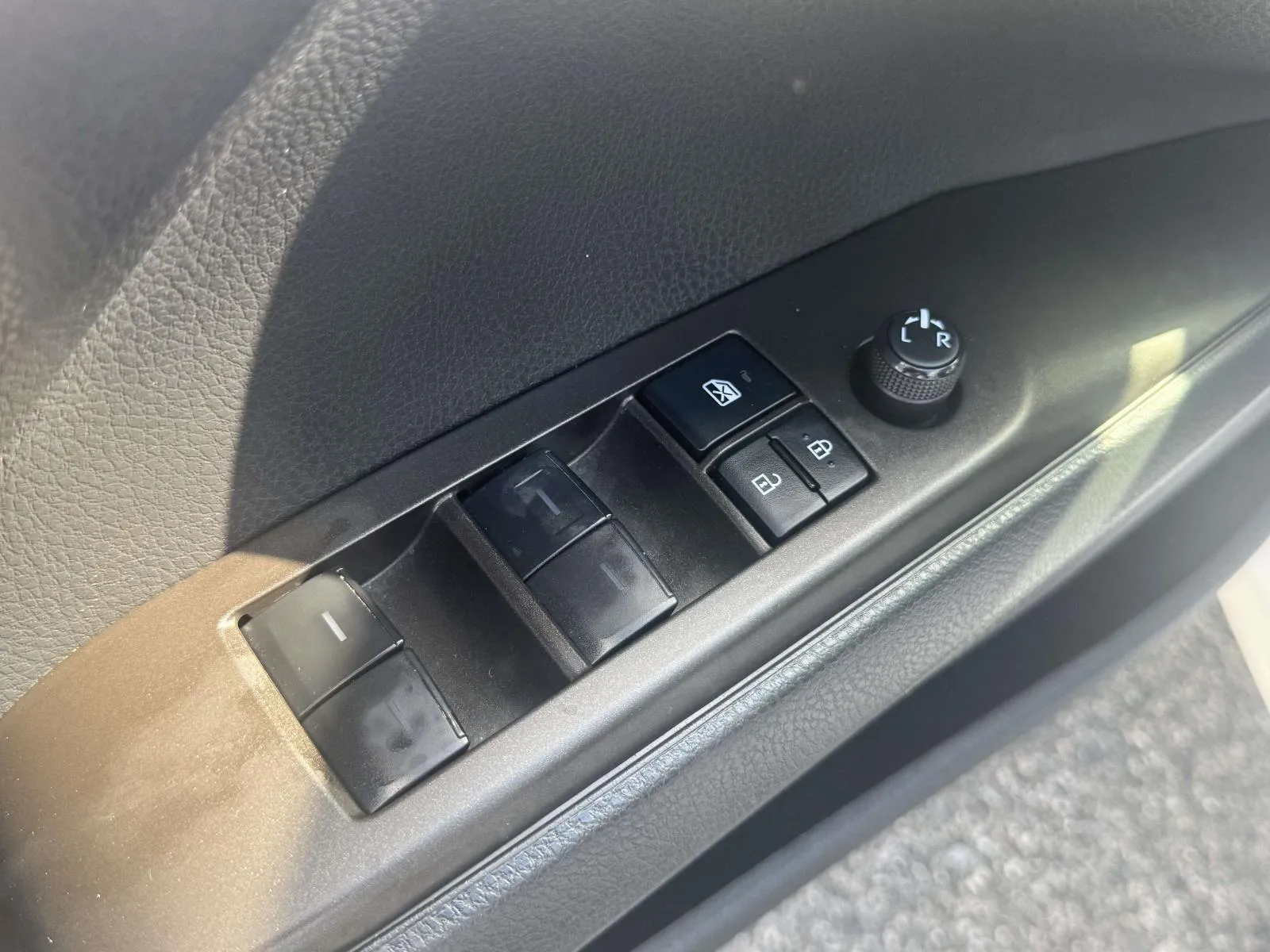 2023 Toyota Camry SE - Photo 15