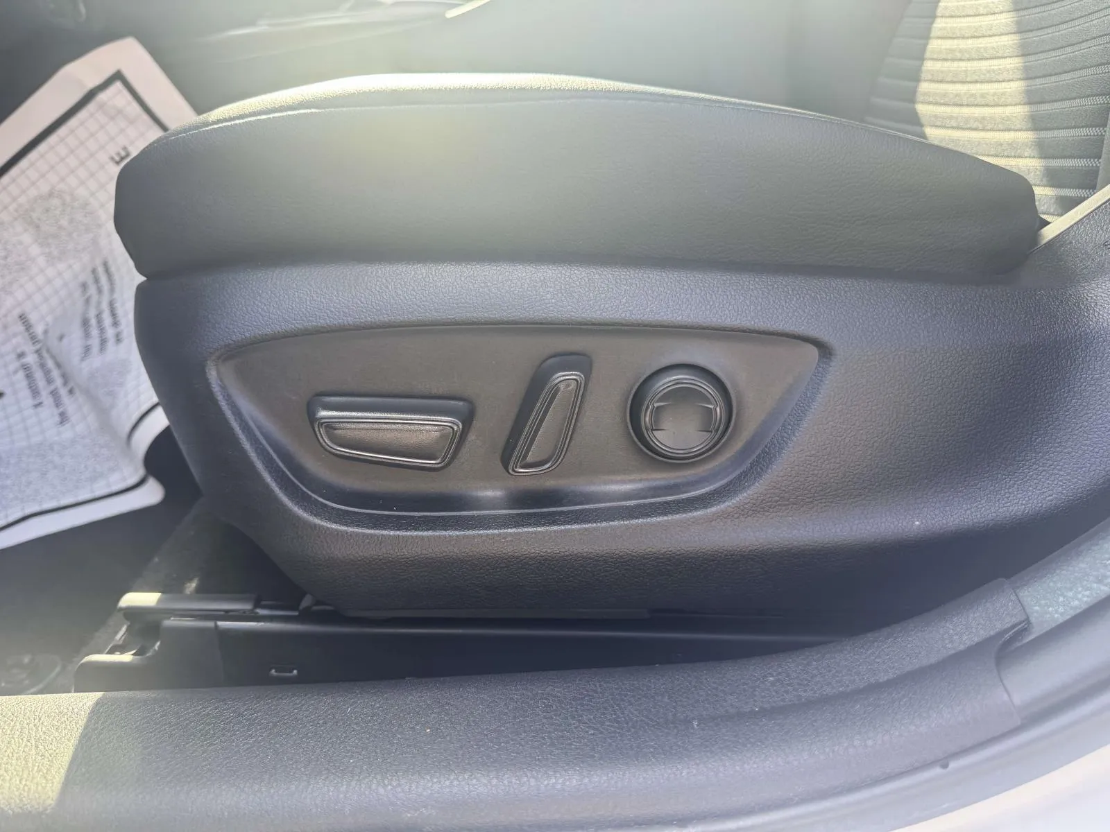 2023 Toyota Camry SE - Photo 16